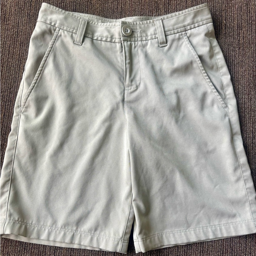 UnderArmour youth golf shorts loose fit